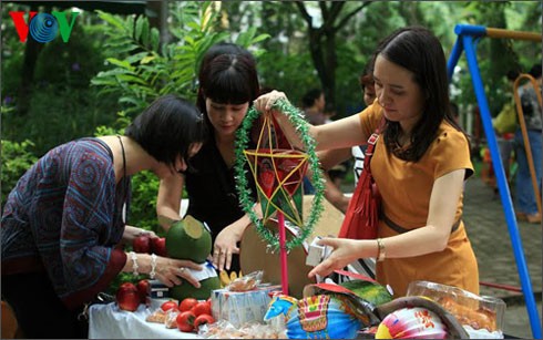 Vietnamese children enjoy Mid-Autumn festival celebrations around the world - ảnh 1